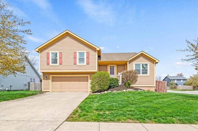 964 E  Witch Hollow St, Gardner, KS 66030