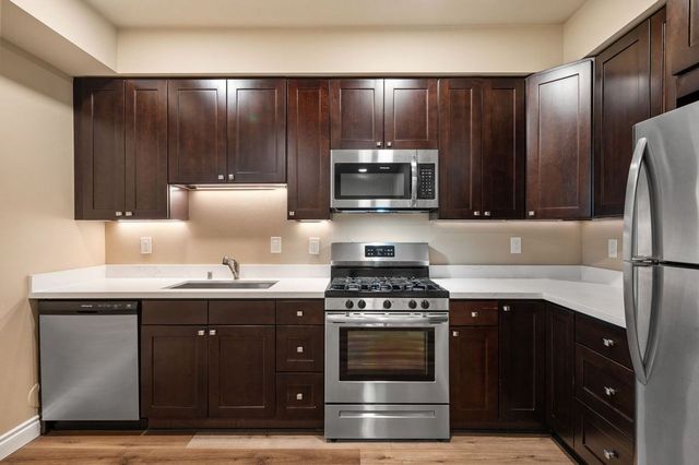 1811 17th Ave #401, Seattle, WA 98122