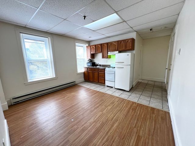 698 E  Main St, Middletown, CT 06457