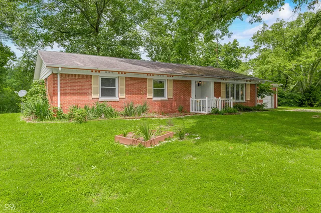 4654 Lower Schooner Rd, Nashville, IN 47448