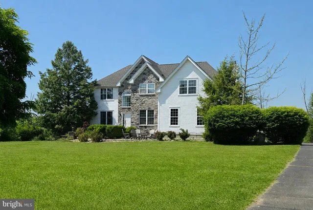 32 Ferris Wheel Dr, Lambertville, NJ 08530