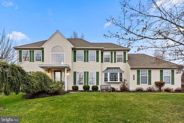 4479 Country View Dr, Doylestown, PA 18902