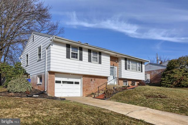 581 Old Orchard Ln, Camp Hill, PA 17011