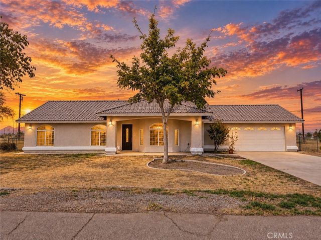 10968 Nambe Rd, Apple Valley, CA 92308