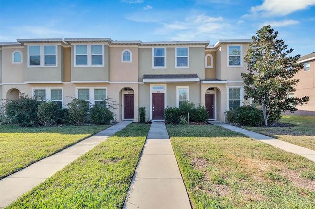 7047 Towering Spruce Dr, Riverview, FL 33578