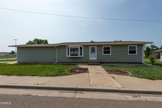 115 W  14th St, New England, ND 58647