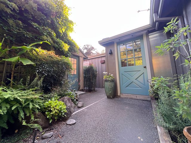17177 Cedar Rd, Lake Oswego, OR 97034