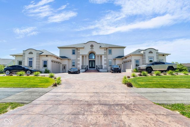 3687 W  121st St, Zionsville, IN 46077