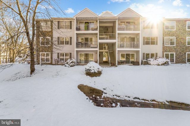30 Holly Ct, Hamilton, NJ 08619