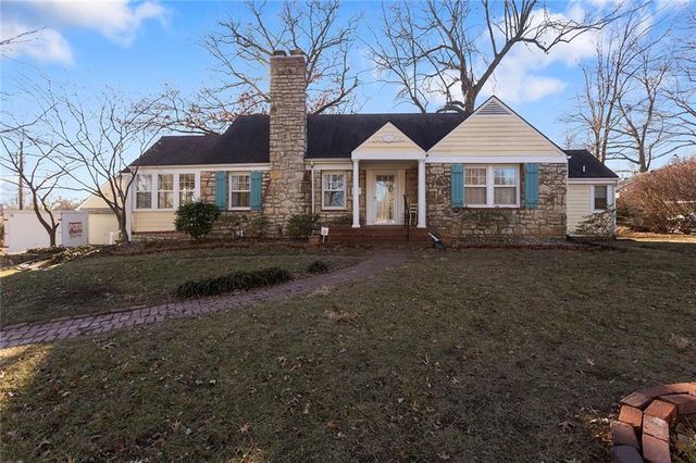 1954 S  Lake Ter, Independence, MO 64055