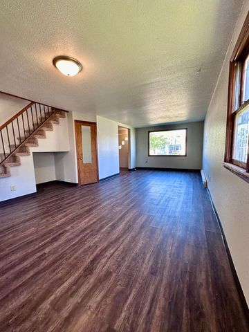 955 4th St SW #3, Valley City, ND 58072