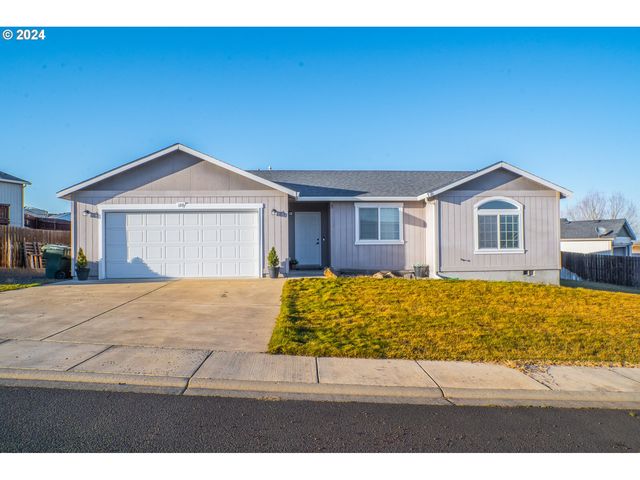 120 Teal Ct, Stanfield, OR 97875