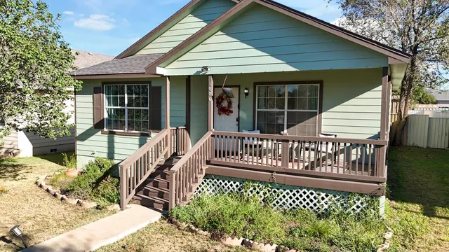 1006 W  Del Rio St, Alpine, TX 79830