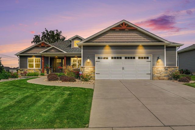 1002 Oak Grove Ct, Crown Point, IN 46307