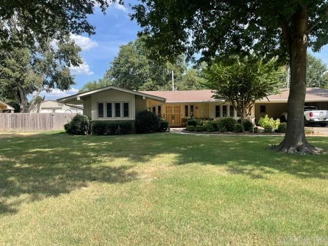 2017 Coker Hampton Dr, Stuttgart, AR 72160