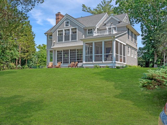 13 Waters Edge Rd, Southampton, NY 11968