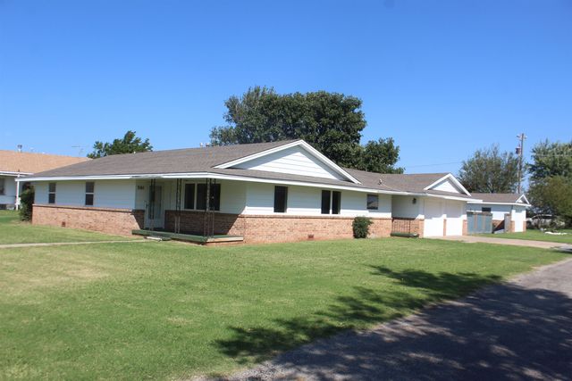 301 W  7th St, Vici, OK 73859