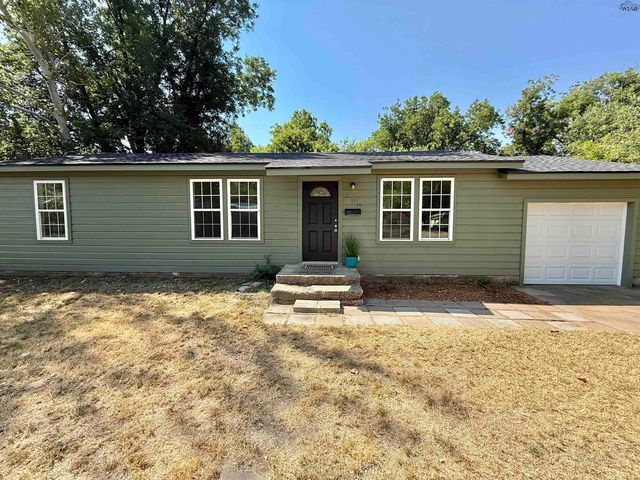 106 Carolyn Ln, Burkburnett, TX 76354