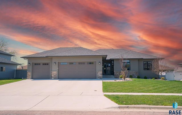 1321 W  Stonegate Dr, Sioux Falls, SD 57108