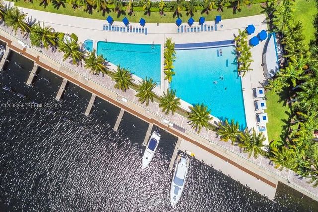 2950 NE 188th St #108, Aventura, FL 33180