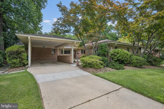 7016 Hopewood St, Bethesda, MD 20817