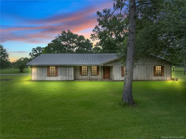 1642 Gene Sonnier Rd, Vinton, LA 70668
