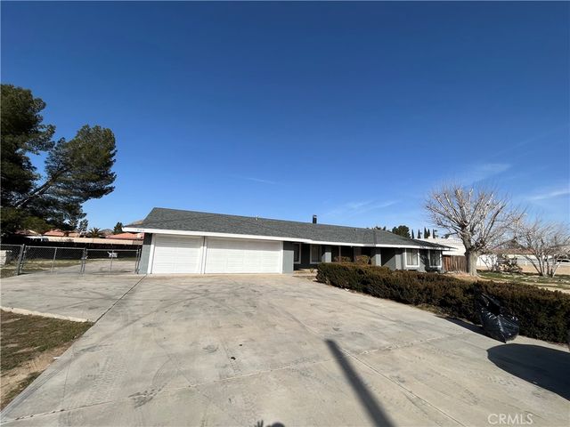 19326 Yanan Rd, Apple Valley, CA 92307