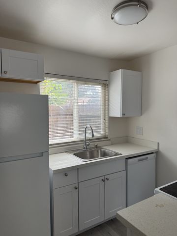 2515 V St #7, Sacramento, CA 95818