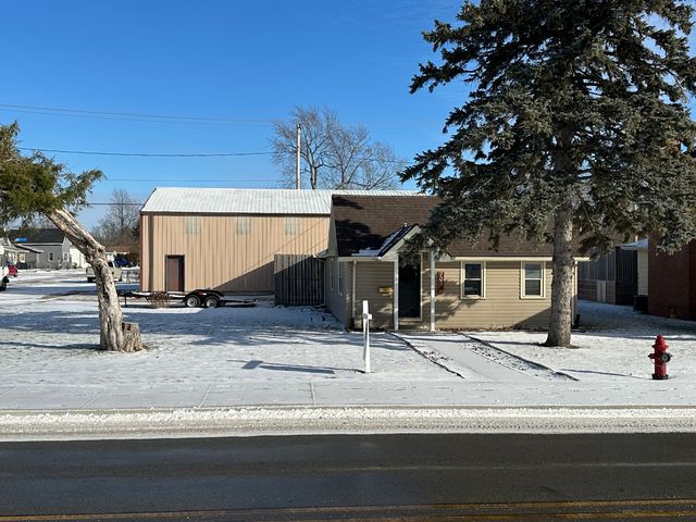705 S  22nd St, Elwood, IN 46036