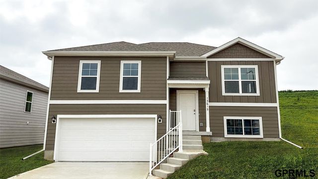 8820 S  185th St, Omaha, NE 68136