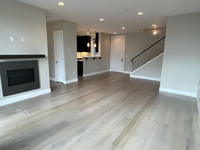 960 N  San Antonio Rd #215, Los Altos, CA 94022