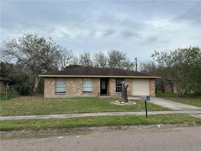 105 Cactus Dr, Robstown, TX 78380
