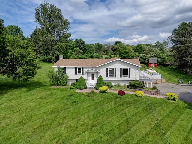 1566 Tracy Dr, Skaneateles, NY 13152