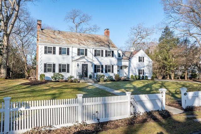 92 Old Colony Rd, Wellesley, MA 02481