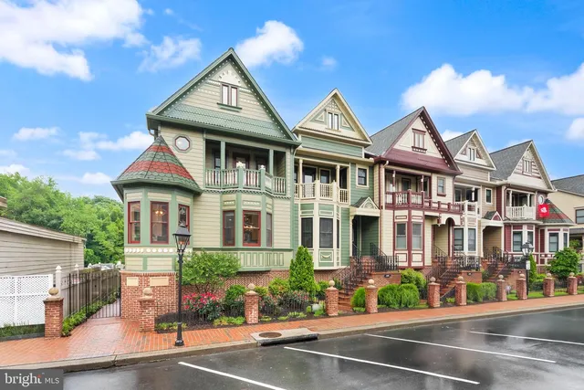 231 Mill St, Occoquan, VA 22125