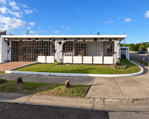 Calle Gardenia A 37 Loiza Vly, Canovanas, PR 00729