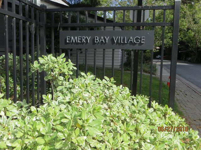 37 Emery Bay Dr, Emeryville, CA 94608