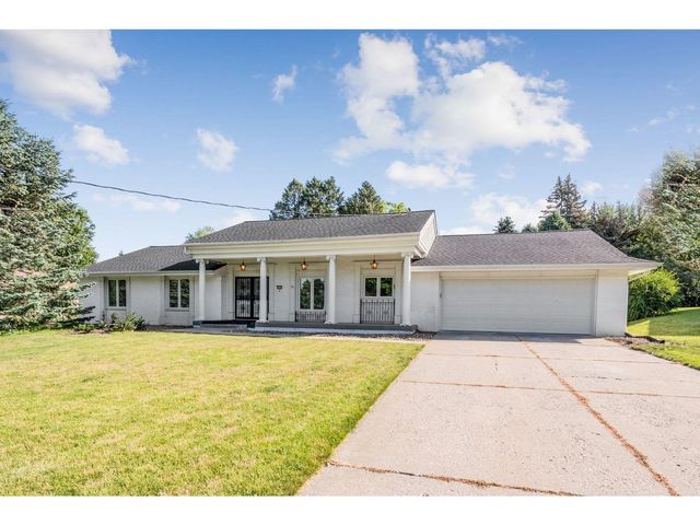 3005 Sherry Ln, Urbandale, IA 50322