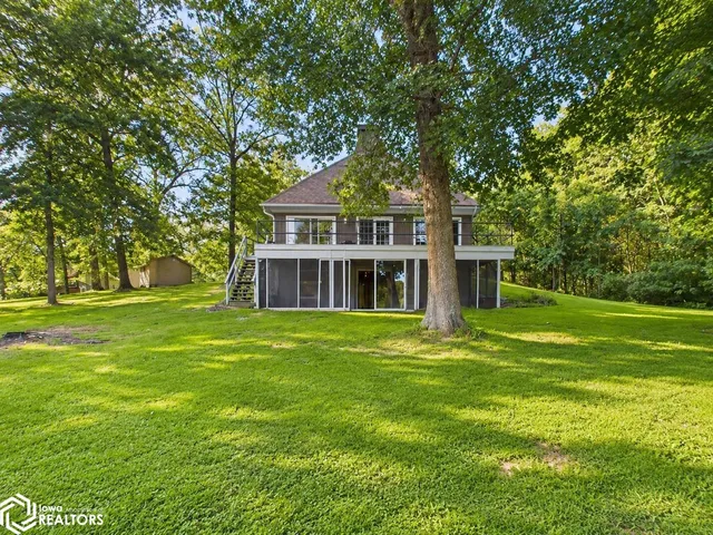4 Birchwood Lake Dr, Ottumwa, IA 52501