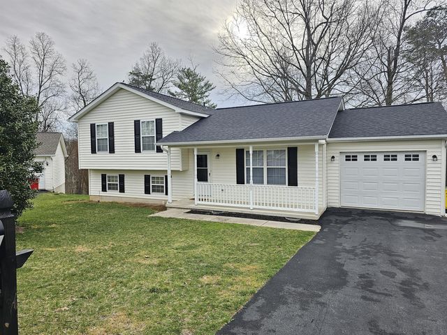 189 Scarlet Oak Dr, Martinsburg, WV 25405