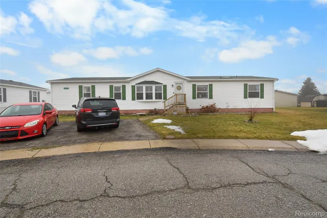 2330 Charter Oak Ct, Newport, MI 48166