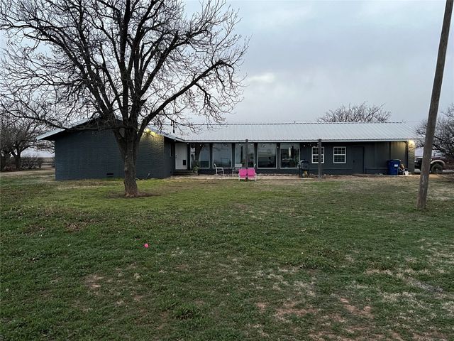 1807 Crowell Hwy, Quanah, TX 79252