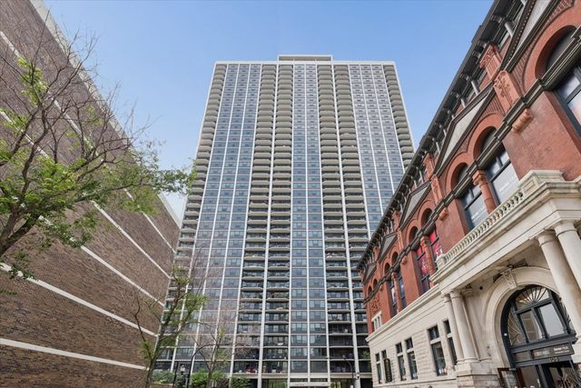 1560 N  Sandburg Ter #2008, Chicago, IL 60610