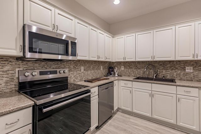 3952 Mediterranea Cir #414, Sarasota, FL 34233