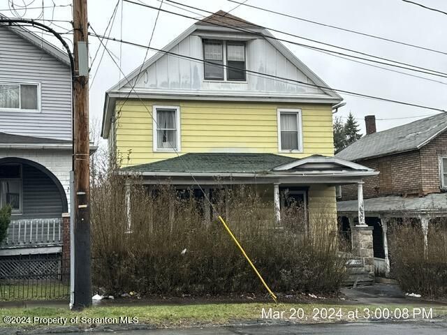 134 S  Valley Ave, Blakely, PA 18447
