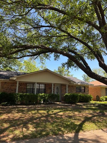 1805 Venus Dr, Bossier City, LA 71112
