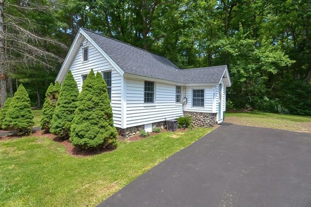 121 Balcom St, Mansfield, MA 02048