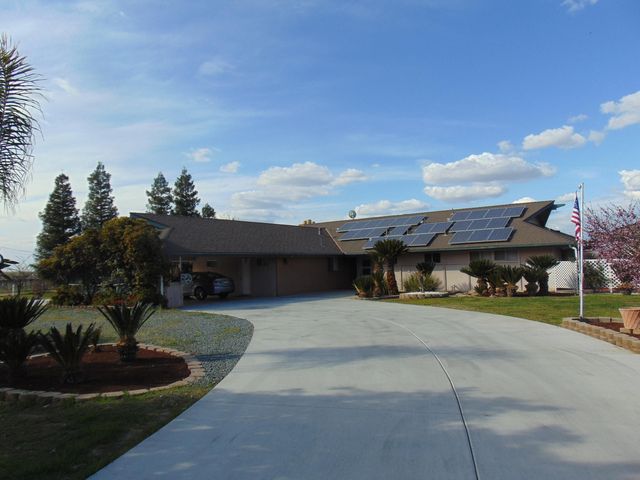 936 Nebraska Ave, Dinuba, CA 93618