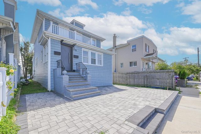 19 Parma Road, Island Park, NY 11558