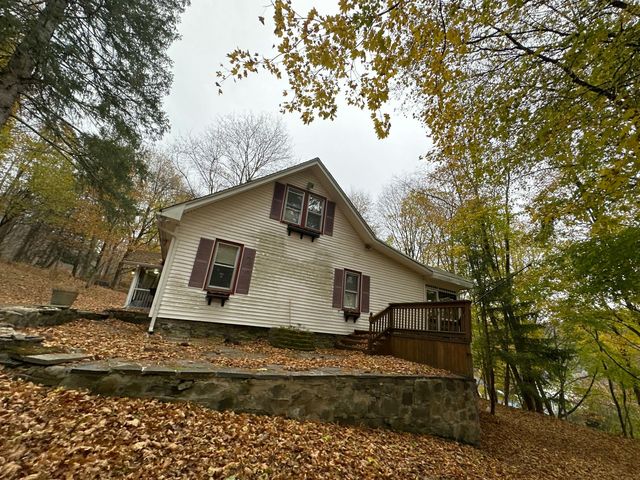 118 Roth Ln, Canadensis, PA 18325